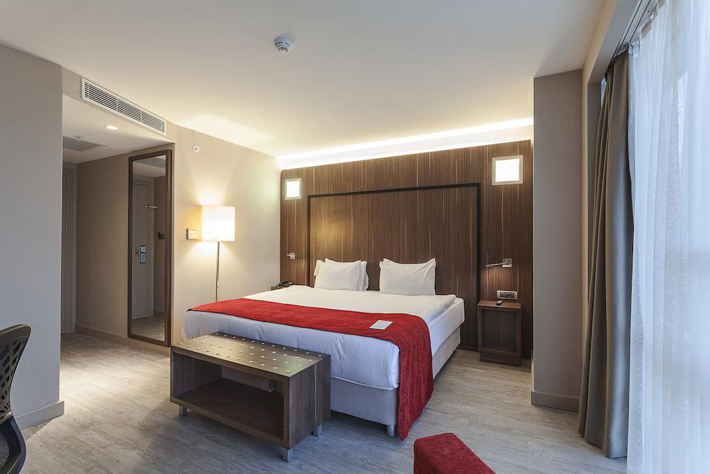 รามาดา อองคอร์ บาย วินด์แฮม อิซมีร์ Hotel ภายนอก รูปภาพ